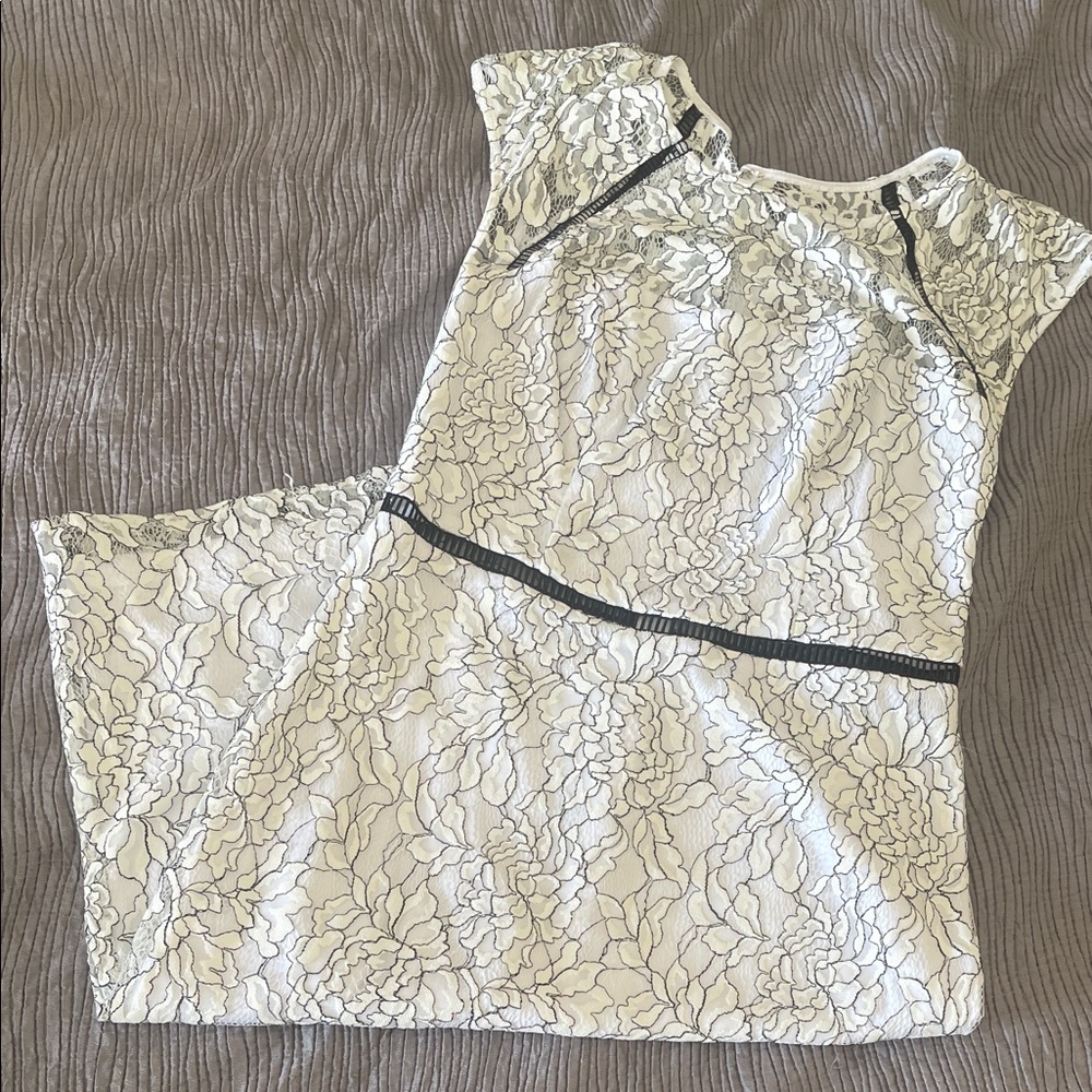 Chic White Floral Lace Midi Dress